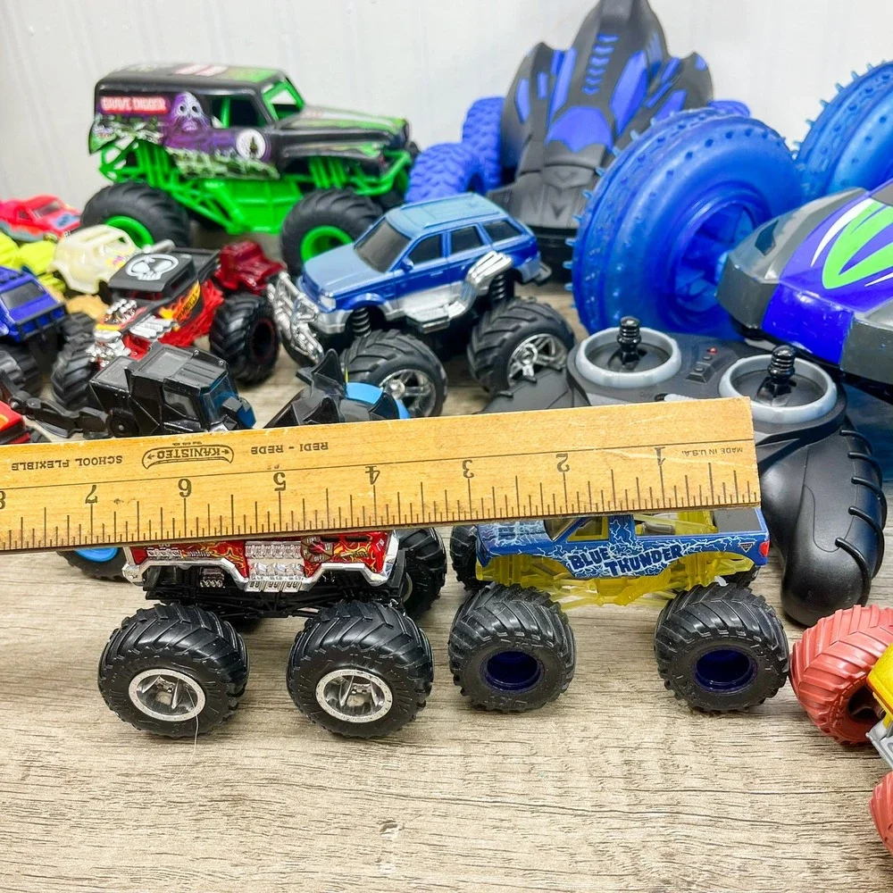 Monster Jam Truck Lot Grave Digger Blue Thunder RC Stunt Cars Hot Wheels 15pc